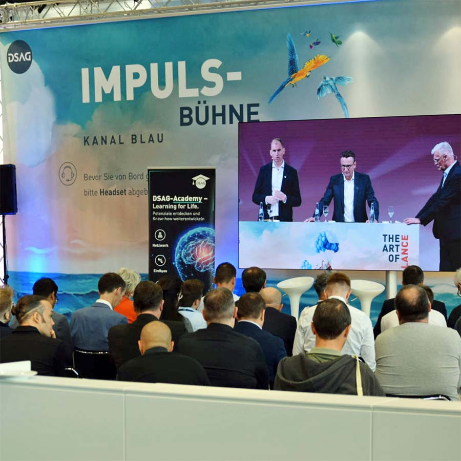 DSAG Annual Congress 2025 Impulse stage with lecture and audience on the motto The Art of Balance